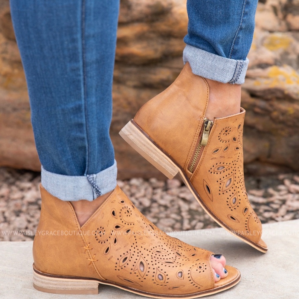 Lotus, open toe, cognac booties